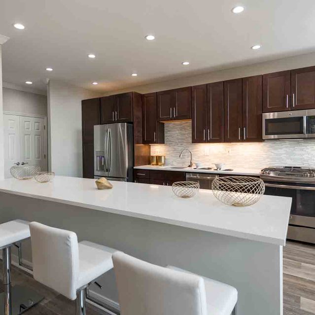 Instrata Pentagon City - Fully-Equipped Kitchen with Stainless Steel Appliances and Breakfast Lounge