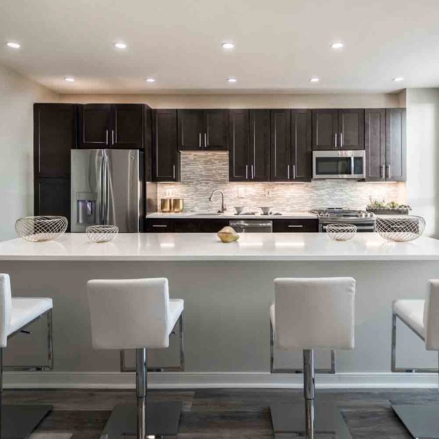 Instrata Pentagon City - Fully-Equipped Kitchen with Stainless Steel Appliances and Breakfast Lounge